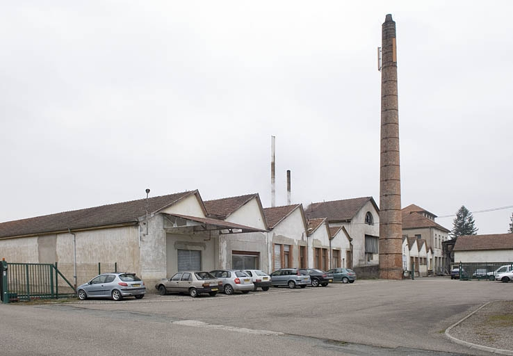 Vue de trois quarts depuis la cour. © Jérôme Mongreville / Région Bourgogne-Franche-Comté, Inventaire du patrimoine - 2009