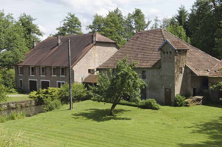 Vue d'ensemble depuis le nord-ouest. © Jérôme Mongreville / Région Bourgogne-Franche-Comté, Inventaire du patrimoine - 2009