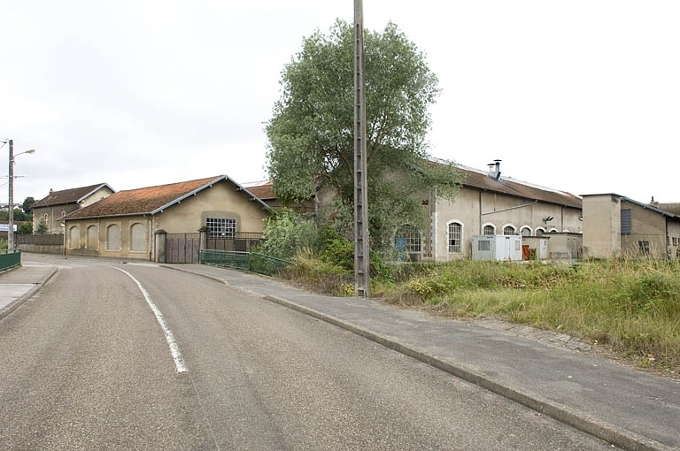 Vue d'ensemble depuis le nord-est. © Jérôme Mongreville / Région Bourgogne-Franche-Comté, Inventaire du patrimoine - 2009 Vue d'ensemble depuis le nord-est. © Jérôme Mongreville / Région Bourgogne-Franche-Comté, Inventaire du patrimoine - 2009