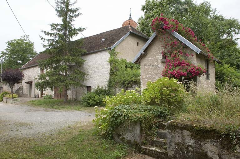 Dépendances et parties agricoles. © Jérôme Mongreville / Région Bourgogne-Franche-Comté, Inventaire du patrimoine - 2009 Dépendances et parties agricoles. © Jérôme Mongreville / Région Bourgogne-Franche-Comté, Inventaire du patrimoine - 2009