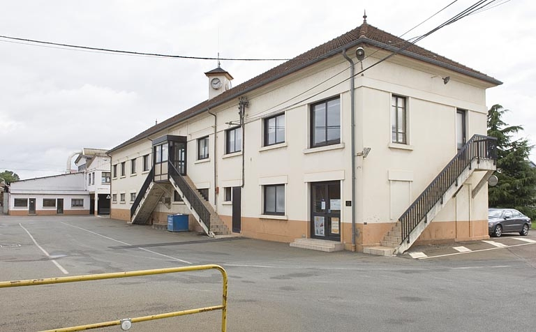 Bureaux. Vue de trois quarts arrière. © Jérôme Mongreville / Région Bourgogne-Franche-Comté, Inventaire du patrimoine - 2009 Bureaux. Vue de trois quarts arrière. © Jérôme Mongreville / Région Bourgogne-Franche-Comté, Inventaire du patrimoine - 2009