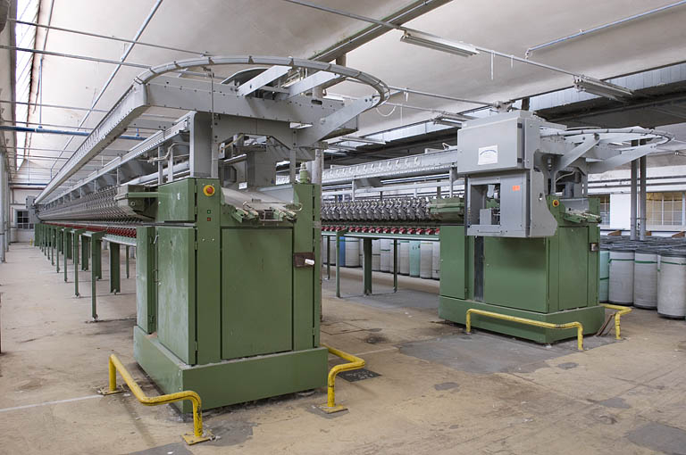 Deux lignes de continus à filer Schlafhorst, modèle Autocoro. © Jérôme Mongreville / Région Bourgogne-Franche-Comté, Inventaire du patrimoine - 2009