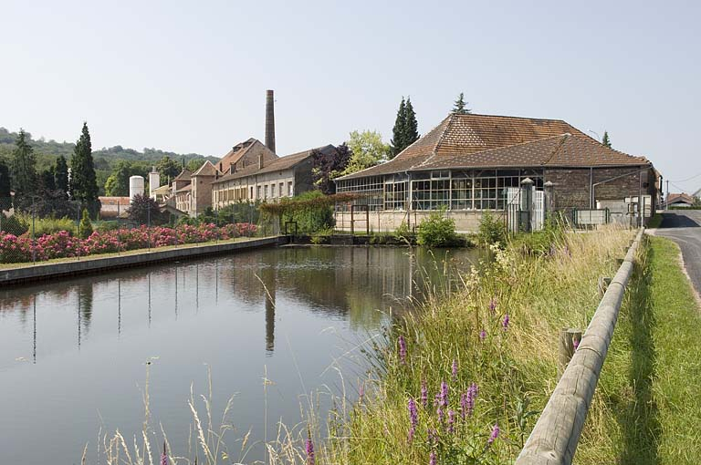 Bassin de retenue et ateliers depuis le nord-est. © Jérôme Mongreville / Région Bourgogne-Franche-Comté, Inventaire du patrimoine - 2009 Bassin de retenue et ateliers depuis le nord-est. © Jérôme Mongreville / Région Bourgogne-Franche-Comté, Inventaire du patrimoine - 2009