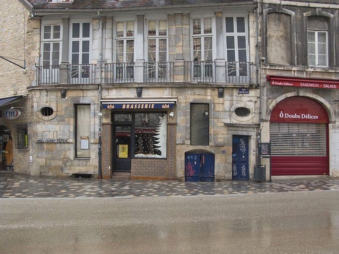 Détail de la façade antérieure du logis secondaire, rue des Boucheries. © Yves Sancey / Région Bourgogne-Franche-Comté, Inventaire du patrimoine - 2010