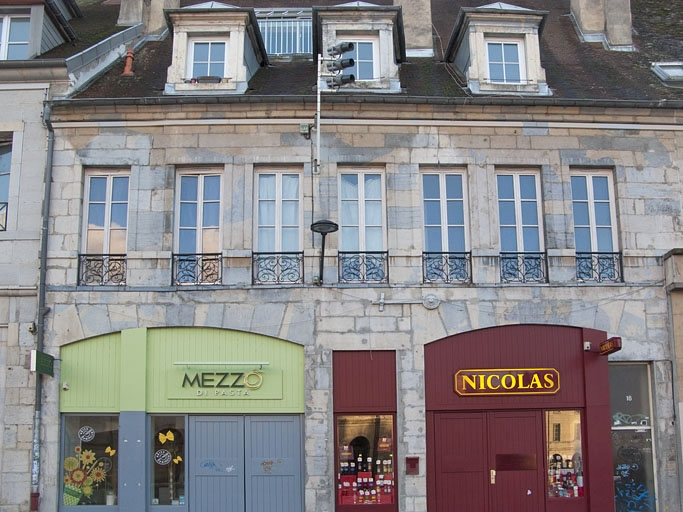 Vue d'ensemble rapprochée de la façade antérieure. © Yves Sancey / Région Bourgogne-Franche-Comté, Inventaire du patrimoine - 2010
