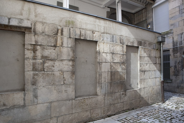 Détail d'une partie du rez-de-chaussée sur cour. © Yves Sancey / Région Bourgogne-Franche-Comté, Inventaire du patrimoine - 2010