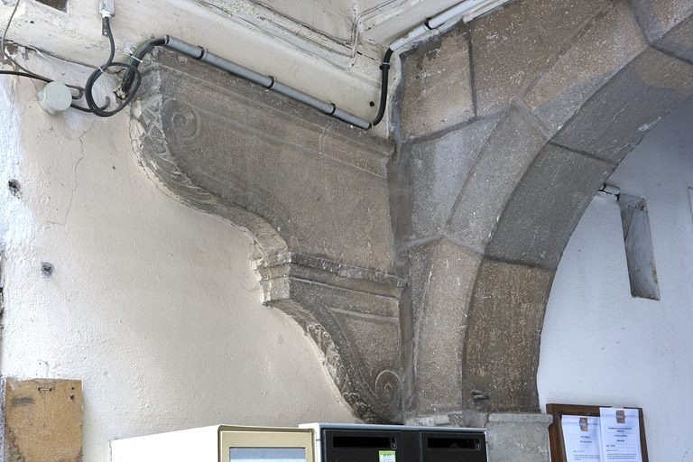 Détail d'une console soutenant la coursière. © Yves Sancey / Région Bourgogne-Franche-Comté, Inventaire du patrimoine - 2010