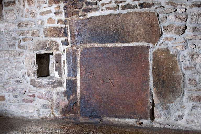 Détail de la cheminée © Jérôme Mongreville / Région Bourgogne-Franche-Comté, Inventaire du patrimoine - 2010