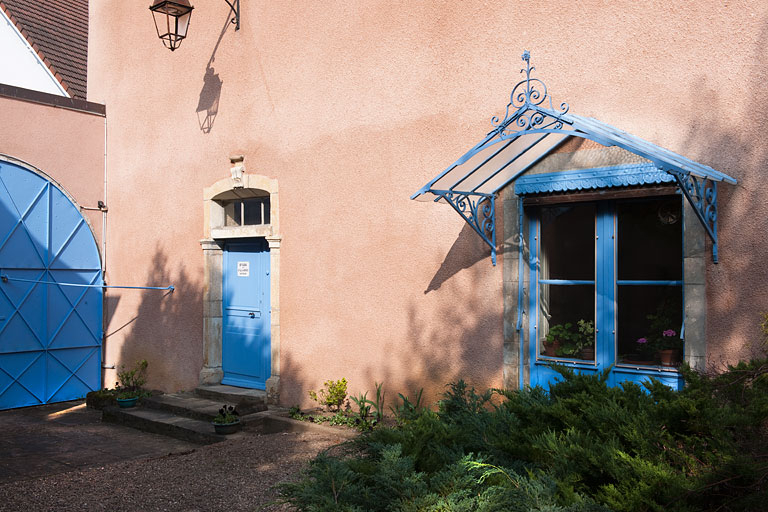 L'entrée du logis depuis la cour. © Jérôme Mongreville / Région Bourgogne-Franche-Comté, Inventaire du patrimoine - 2010