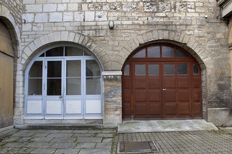 Détail du rez-de-chaussée du logis en fond de cour. © Yves Sancey / Région Bourgogne-Franche-Comté, Inventaire du patrimoine - 2010