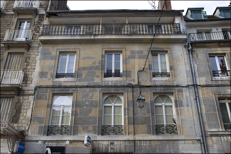 Vue de la façade antérieure sur rue du logis principal à partir du premier étage. © Yves Sancey / Région Bourgogne-Franche-Comté, Inventaire du patrimoine - 2010
