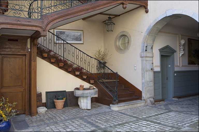 Détail du départ de l'escalier à cage ouverte. © Yves Sancey / Région Bourgogne-Franche-Comté, Inventaire du patrimoine - 2010