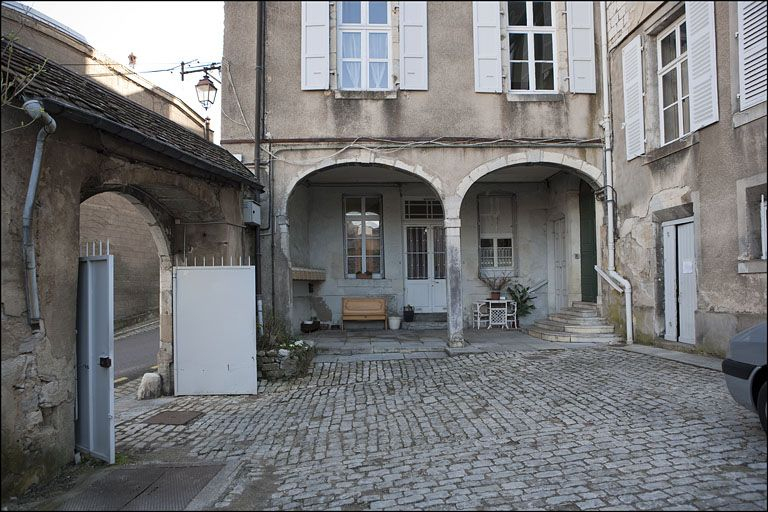 Détail du rez-de-chaussée de l'aile gauche, de face. © Yves Sancey / Région Bourgogne-Franche-Comté, Inventaire du patrimoine - 2010