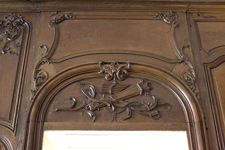 Lambris du salon : détail d'un dessus de porte. © Yves Sancey / Région Bourgogne-Franche-Comté, Inventaire du patrimoine - 2010