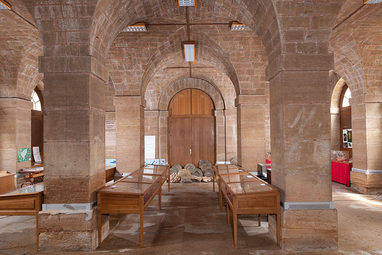 Vue générale en direction de la porte ouvrant sur le hall. © Jérôme Mongreville / Région Bourgogne-Franche-Comté, Inventaire du patrimoine - 2010