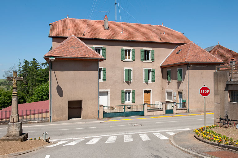 Vue générale depuis le bas de la grande Côte. © Jérôme Mongreville / Région Bourgogne-Franche-Comté, Inventaire du patrimoine - 2010