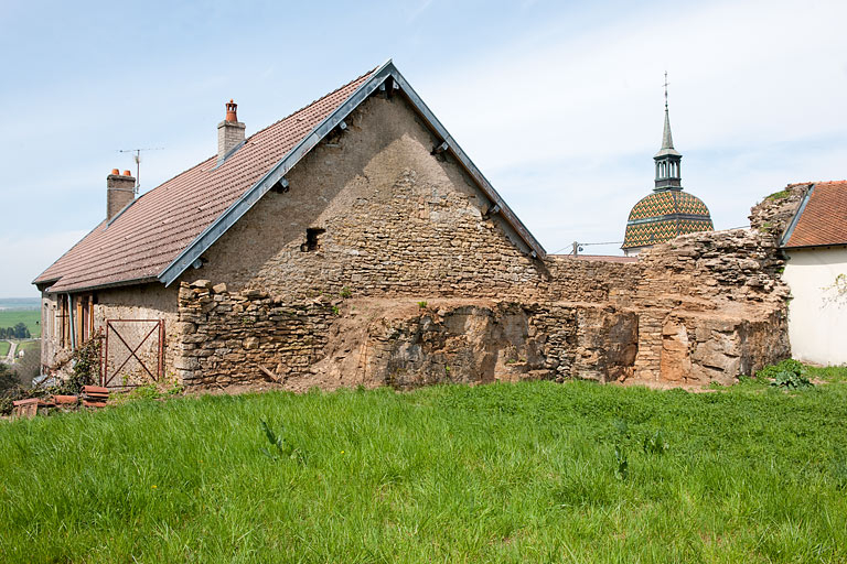 Revers des vestiges d'une tour du château accolée à la "maison d'autrefois", Quartier de la Citadelle. © Jérôme Mongreville / Région Bourgogne-Franche-Comté, Inventaire du patrimoine - 2010