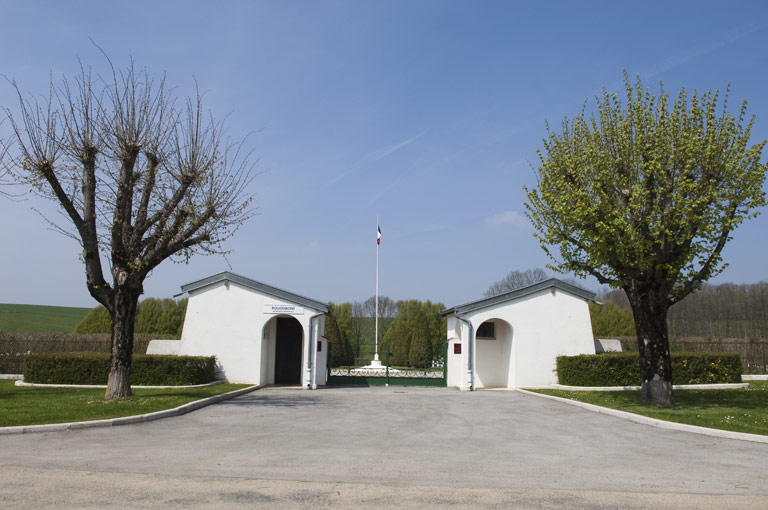 L'entrée du cimetière. © Jérôme Mongreville / Région Bourgogne-Franche-Comté, Inventaire du patrimoine - 2010