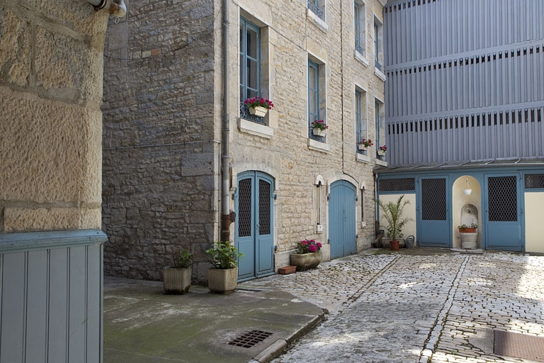 Détail du rez-de-chaussée du logis secondaire gauche. © Yves Sancey / Région Bourgogne-Franche-Comté, Inventaire du patrimoine - 2010