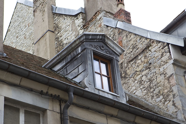 Détail de la fenêtre du comble. © Yves Sancey / Région Bourgogne-Franche-Comté, Inventaire du patrimoine - 2010