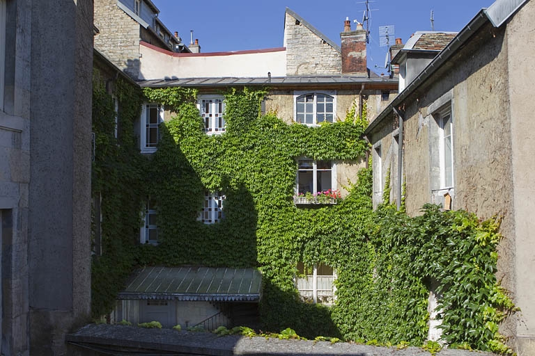 Vue d'ensemble de l'aile contenant l'escalier principal. © Yves Sancey / Région Bourgogne-Franche-Comté, Inventaire du patrimoine - 2010