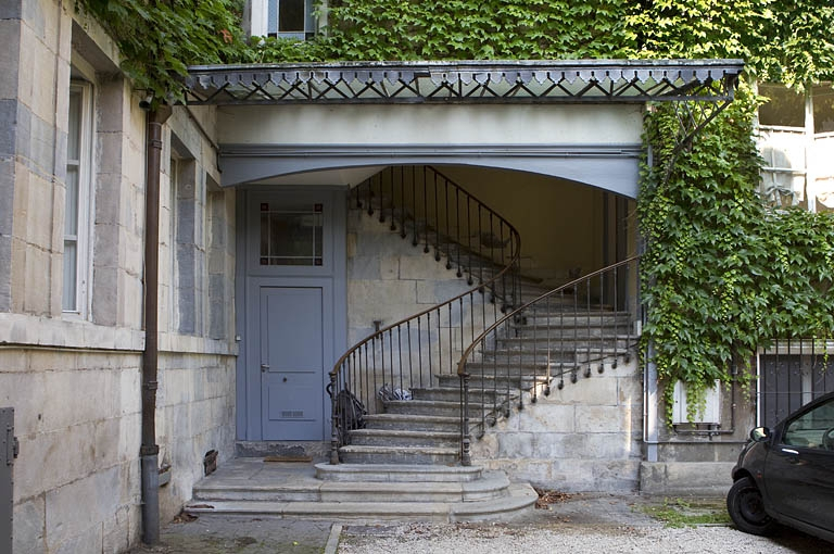 Aile sur la première cour : détail du départ de l'escalier. © Yves Sancey / Région Bourgogne-Franche-Comté, Inventaire du patrimoine - 2010