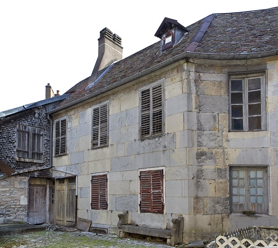Vue d'ensemble de la façade antérieure du deuxième logis secondaire. © Yves Sancey / Région Bourgogne-Franche-Comté, Inventaire du patrimoine - 2010