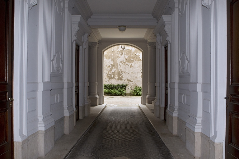 Passage cocher :vue d'ensemble depuis la cour. © Yves Sancey / Région Bourgogne-Franche-Comté, Inventaire du patrimoine - 2010