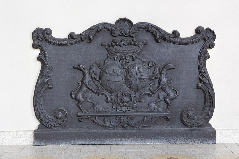 Intérieur, cuisine : détail de la plaque de cheminée. © Yves Sancey / Région Bourgogne-Franche-Comté, Inventaire du patrimoine - 2010