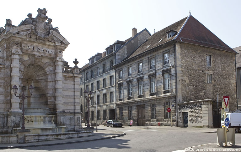 Vue d'ensemble de trois quarts droit. © Yves Sancey / Région Bourgogne-Franche-Comté, Inventaire du patrimoine - 2010