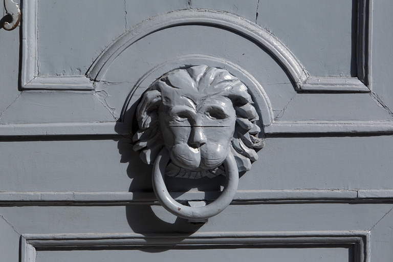 Portail d'entrée : détail du heurtoir. © Yves Sancey / Région Bourgogne-Franche-Comté, Inventaire du patrimoine - 2010