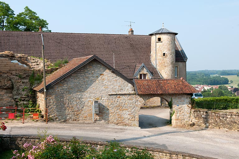 Vue d'ensemble depuis la rue du Quartier de la Citadelle. © Jérôme Mongreville / Région Bourgogne-Franche-Comté, Inventaire du patrimoine - 2010