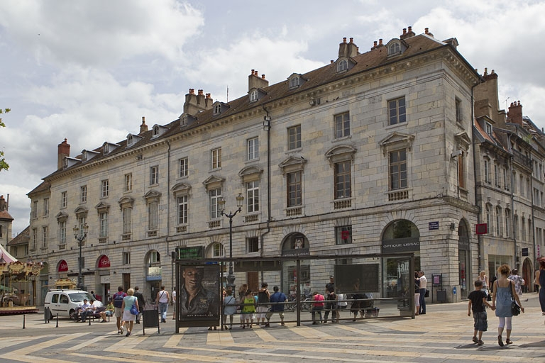 Vue d'ensemble de trois quarts droit. © Yves Sancey / Région Bourgogne-Franche-Comté, Inventaire du patrimoine - 2010