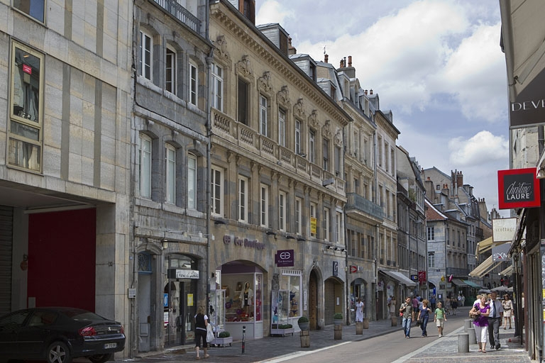 Vue d'ensemble éloignée, de trois quarts droit. © Yves Sancey / Région Bourgogne-Franche-Comté, Inventaire du patrimoine - 2010