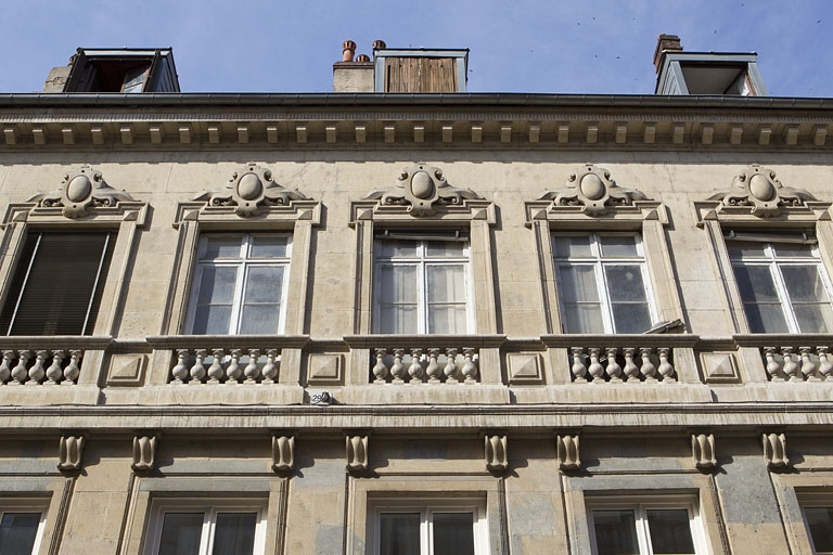 Détail des fenêtres du deuxième étage. © Yves Sancey / Région Bourgogne-Franche-Comté, Inventaire du patrimoine - 2010