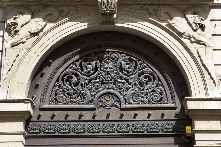 Portail d'entrée : détail du tympan. © Yves Sancey / Région Bourgogne-Franche-Comté, Inventaire du patrimoine - 2010