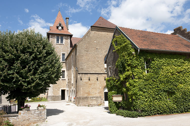 Bâtiment (C), tour d'escalier, chapelle (D), demeure de Philibert de Molans (F). © Jérôme Mongreville / Région Bourgogne-Franche-Comté, Inventaire du patrimoine - 2010
