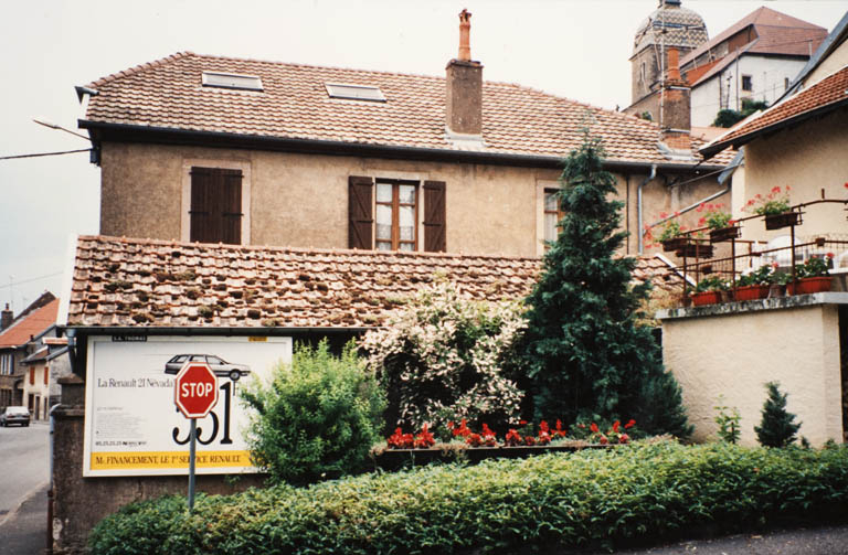 Remise vue depuis le Bas de la Côte, avant 1983. © Jérôme Mongreville / Région Bourgogne-Franche-Comté, Inventaire du patrimoine - 2010