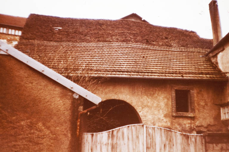 L'ancienne grange (ou "grangerie") sur la parcelle AL 547, avant 1983. © Jérôme Mongreville / Région Bourgogne-Franche-Comté, Inventaire du patrimoine - 2010