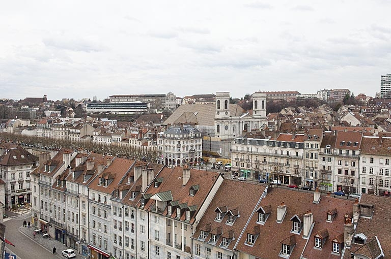 Vue des quais Vieil Picard et de Strasbourg depuis la grande roue installée, fin 2010, sur la place de la Révolution. © Jérôme Mongreville / Région Bourgogne-Franche-Comté, Inventaire du patrimoine - 2010