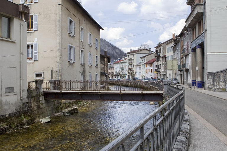 Vue d'ensemble, depuis l'amont. © Yves Sancey / Région Bourgogne-Franche-Comté, Inventaire du patrimoine - 2010 Vue d'ensemble, depuis l'amont. © Yves Sancey / Région Bourgogne-Franche-Comté, Inventaire du patrimoine - 2010