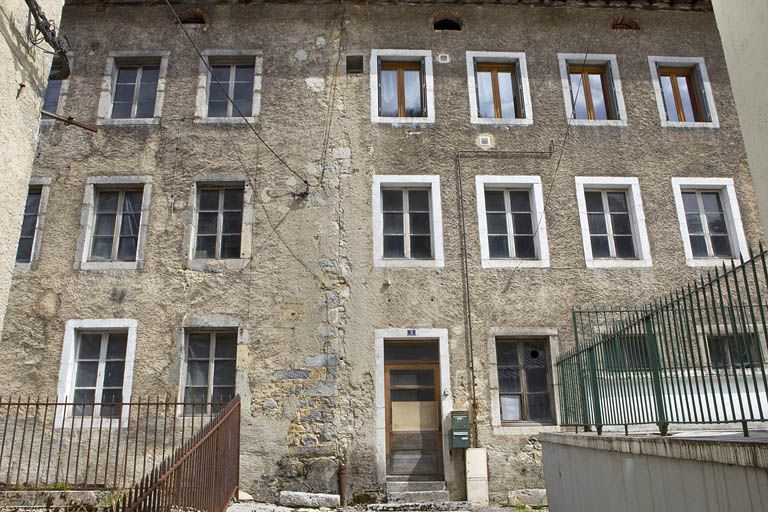 Ancienne usine de lunetterie de la coopérative Les Lunetiers réunis : élévation antérieure. © Yves Sancey / Région Bourgogne-Franche-Comté, Inventaire du patrimoine - 2010 Ancienne usine de lunetterie de la coopérative Les Lunetiers réunis : élévation antérieure. © Yves Sancey / Région Bourgogne-Franche-Comté, Inventaire du patrimoine - 2010