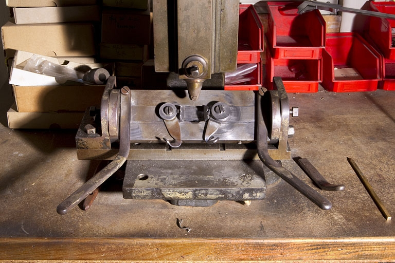 Système de fixation du nez et coulisseau. © Yves Sancey / Région Bourgogne-Franche-Comté, Inventaire du patrimoine - 2010