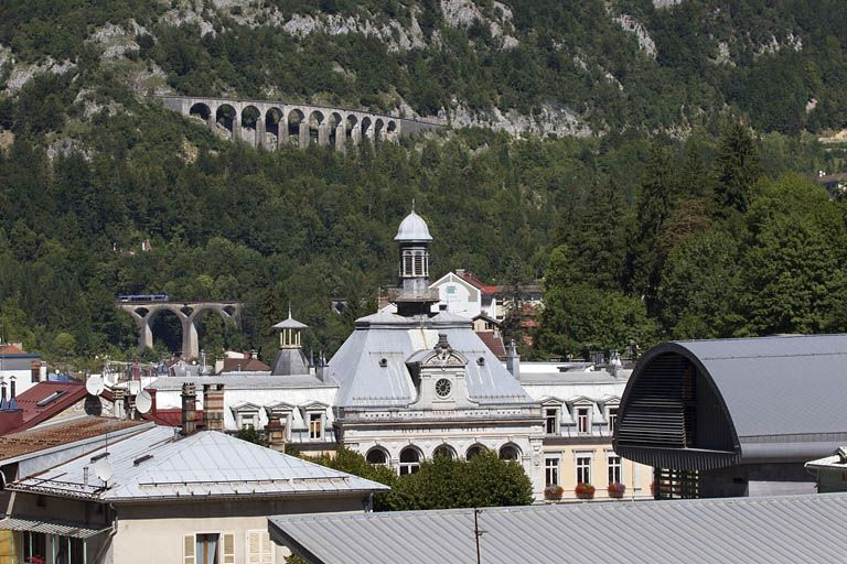 Campanile du pavillon central. © Yves Sancey / Région Bourgogne-Franche-Comté, Inventaire du patrimoine - 2010 Campanile du pavillon central. © Yves Sancey / Région Bourgogne-Franche-Comté, Inventaire du patrimoine - 2010