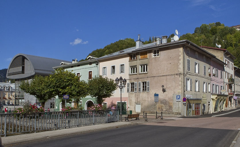Vue d'ensemble, à l'angle de la rue Merlin et de celle des Promenades. © Yves Sancey / Région Bourgogne-Franche-Comté, Inventaire du patrimoine - 2010