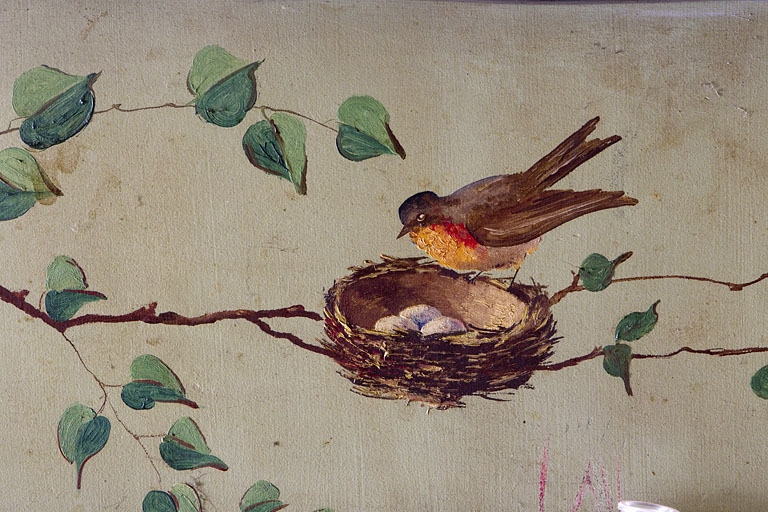 Oiseau sur le bord de son nid. © Yves Sancey / Région Bourgogne-Franche-Comté, Inventaire du patrimoine - 2010