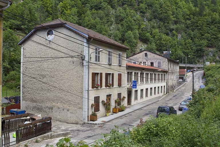 Ancienne usine de l'Abbaye (23 à 31 rue Emile Zola). Usine de la société Lamy et Lacroix où furent produits lunettes, verres correcteurs et couverts en métal argenté. © Yves Sancey / Région Bourgogne-Franche-Comté, Inventaire du patrimoine - 2010 Ancienne usine de l'Abbaye (23 à 31 rue Emile Zola). Usine de la société Lamy et Lacroix où furent produits lunettes, verres correcteurs et couverts en métal argenté. © Yves Sancey / Région Bourgogne-Franche-Comté, Inventaire du patrimoine - 2010