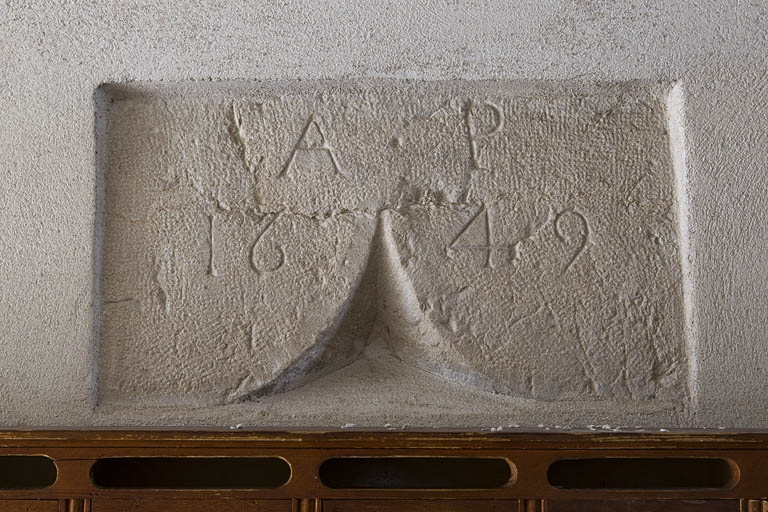 Linteau en accolade daté, dans le couloir. © Yves Sancey / Région Bourgogne-Franche-Comté, Inventaire du patrimoine - 2010