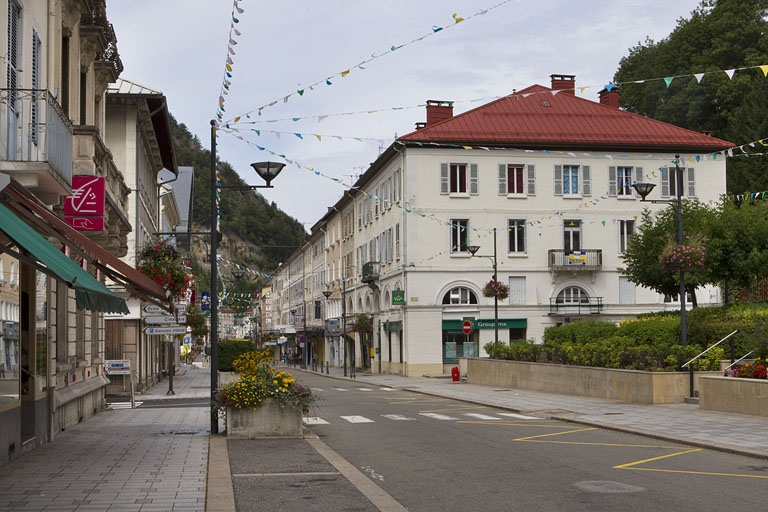 La rue de la République au niveau de la place Notre-Dame. © Yves Sancey / Région Bourgogne-Franche-Comté, Inventaire du patrimoine - 2010 La rue de la République au niveau de la place Notre-Dame. © Yves Sancey / Région Bourgogne-Franche-Comté, Inventaire du patrimoine - 2010