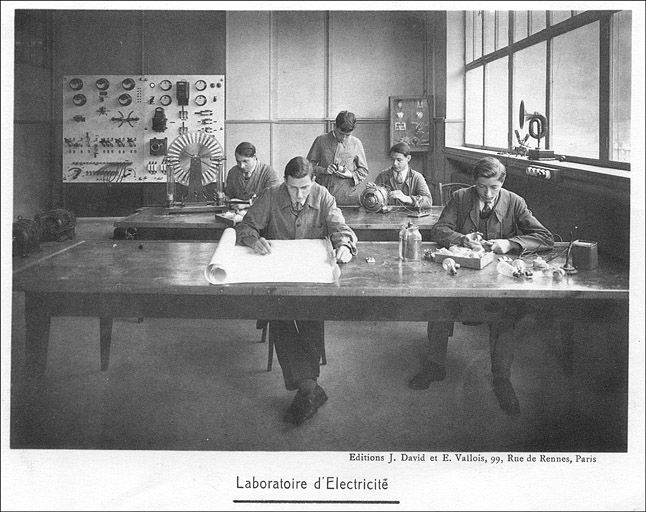 Laboratoire d'Electricité, décennies 1930-1940. © Yves Sancey / Région Bourgogne-Franche-Comté, Inventaire du patrimoine - 2010